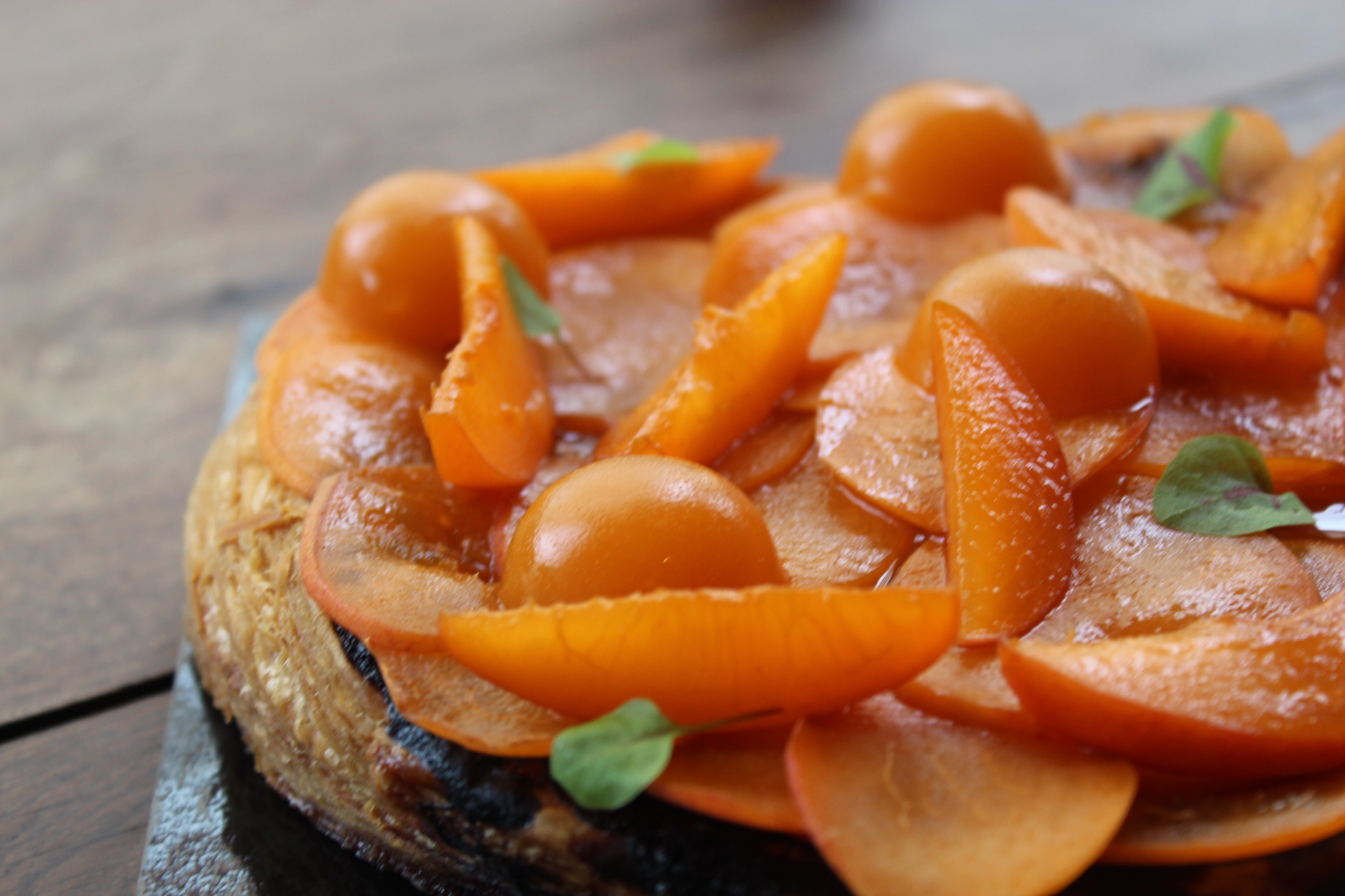 Tarte abricot, pignons, thym
