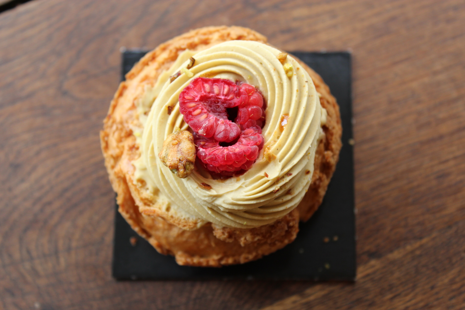 Chou framboise et pistache